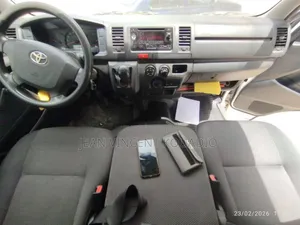 Toyota HiAce 2020 Blanc