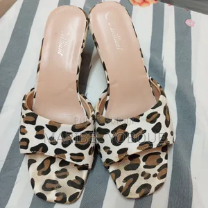 Mules "Brillant"Motifs Léopard Chic Et Sauvage ( Presque Neuf)