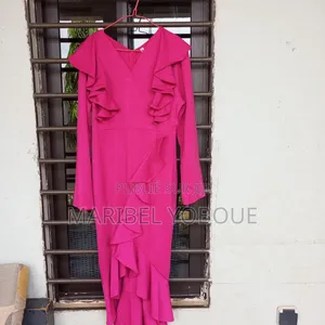 Robe De Soirée Sirène Fushia Élégance Et Volant (État Neuf)