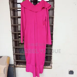 Robe De Soirée Sirène Fushia Élégance Et Volant (État Neuf)