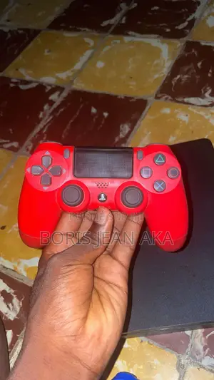 Ps4 Slim Craquer À Vendre Avec 4 Jeux Notamment Fc26