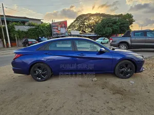 Hyundai Elantra Limited 2021 Bleu