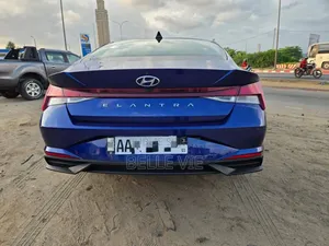 Hyundai Elantra Limited 2021 Bleu