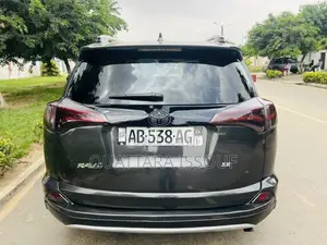 Toyota RAV4 LE AWD (2.5L 4cyl 6A) 2017 Gris