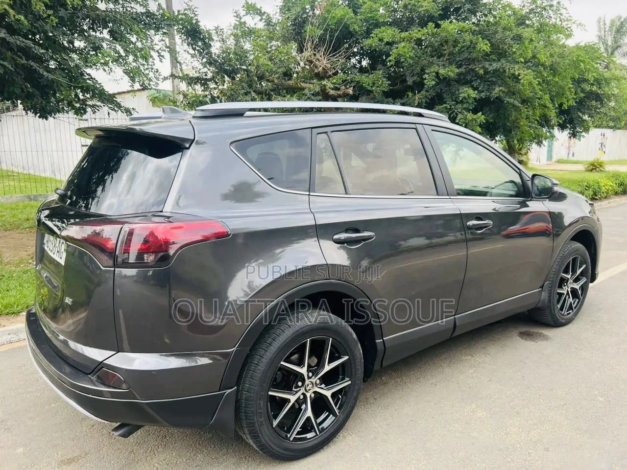 Toyota RAV4 LE AWD (2.5L 4cyl 6A) 2017 Gris