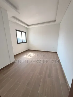 Furnished 3chbre Appartement dans Ismaël Coulibaly, Cocody à Vendre