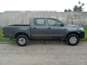 Toyota Hilux 2018 Gris