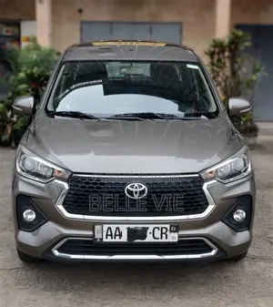 Toyota Rumion 2024 Doré