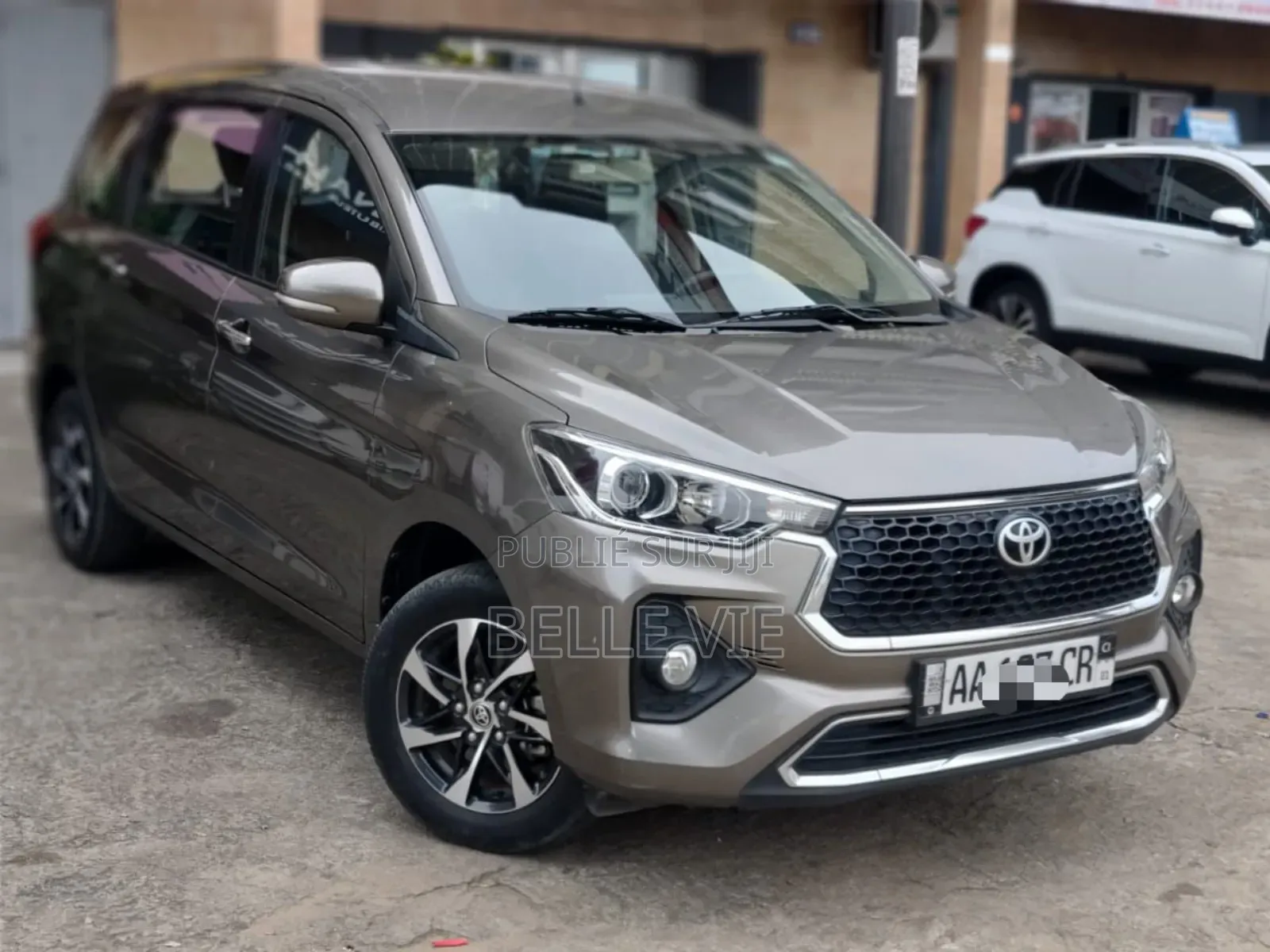 Toyota Rumion 2024 Doré