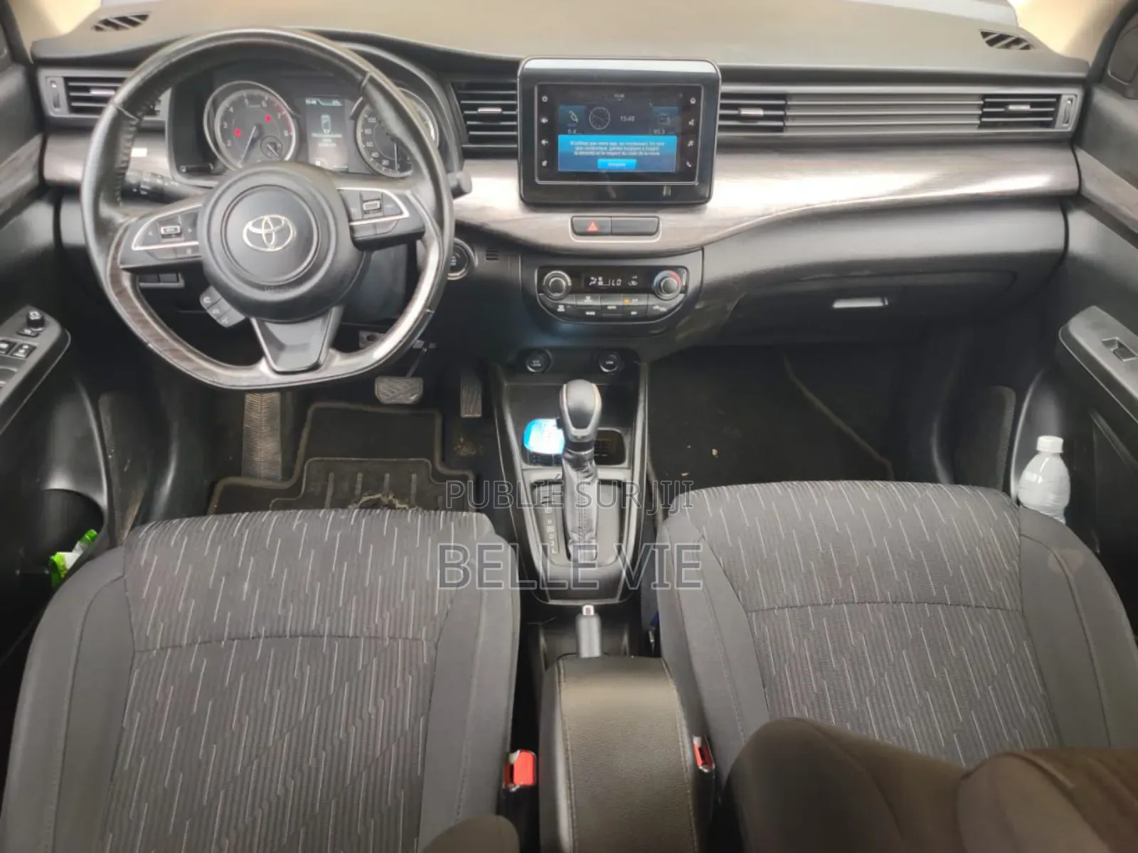 Toyota Rumion 2024 Doré