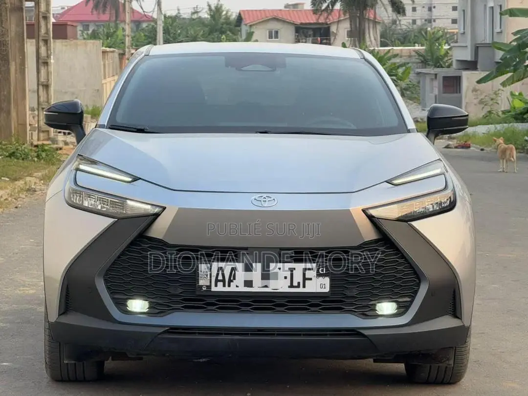 Nouveau Toyota C-HR 2024 Gris