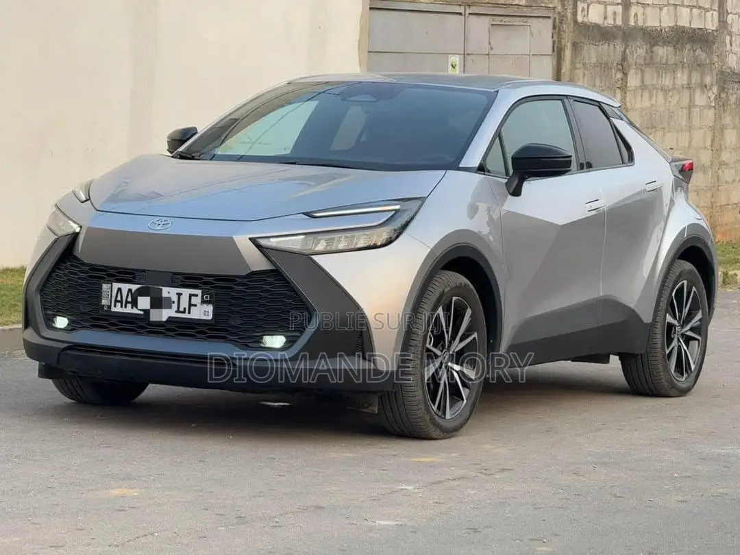 Nouveau Toyota C-HR 2024 Gris
