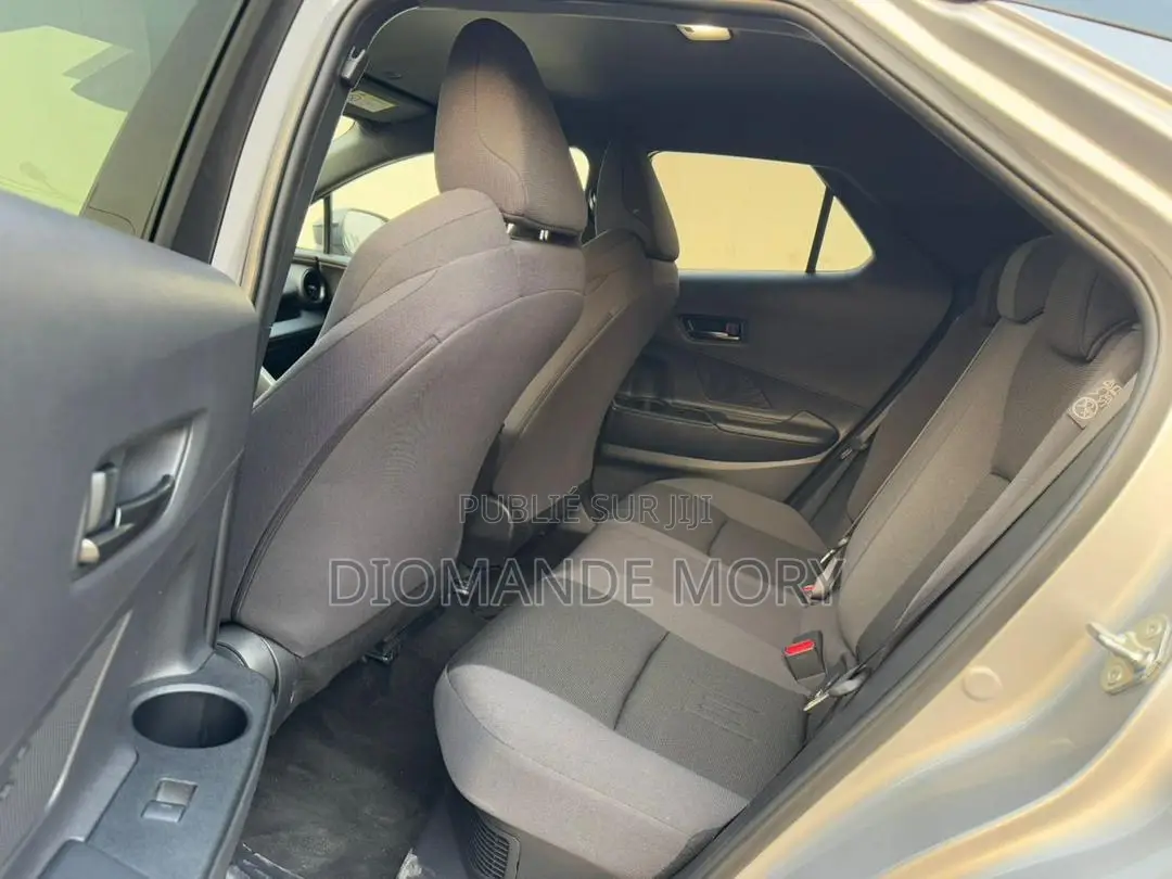 Nouveau Toyota C-HR 2024 Gris