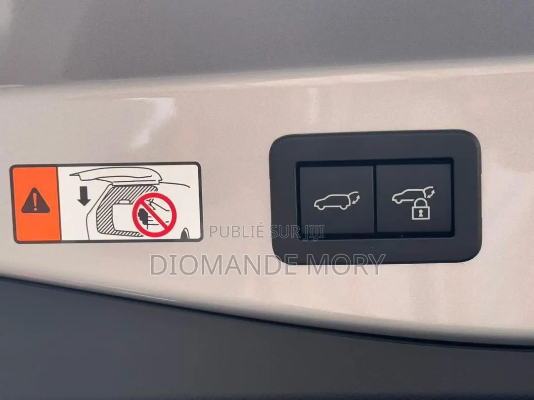 Nouveau Toyota C-HR 2024 Gris