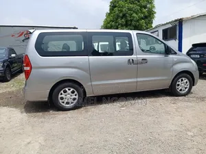 Hyundai Starex 2015 Gris