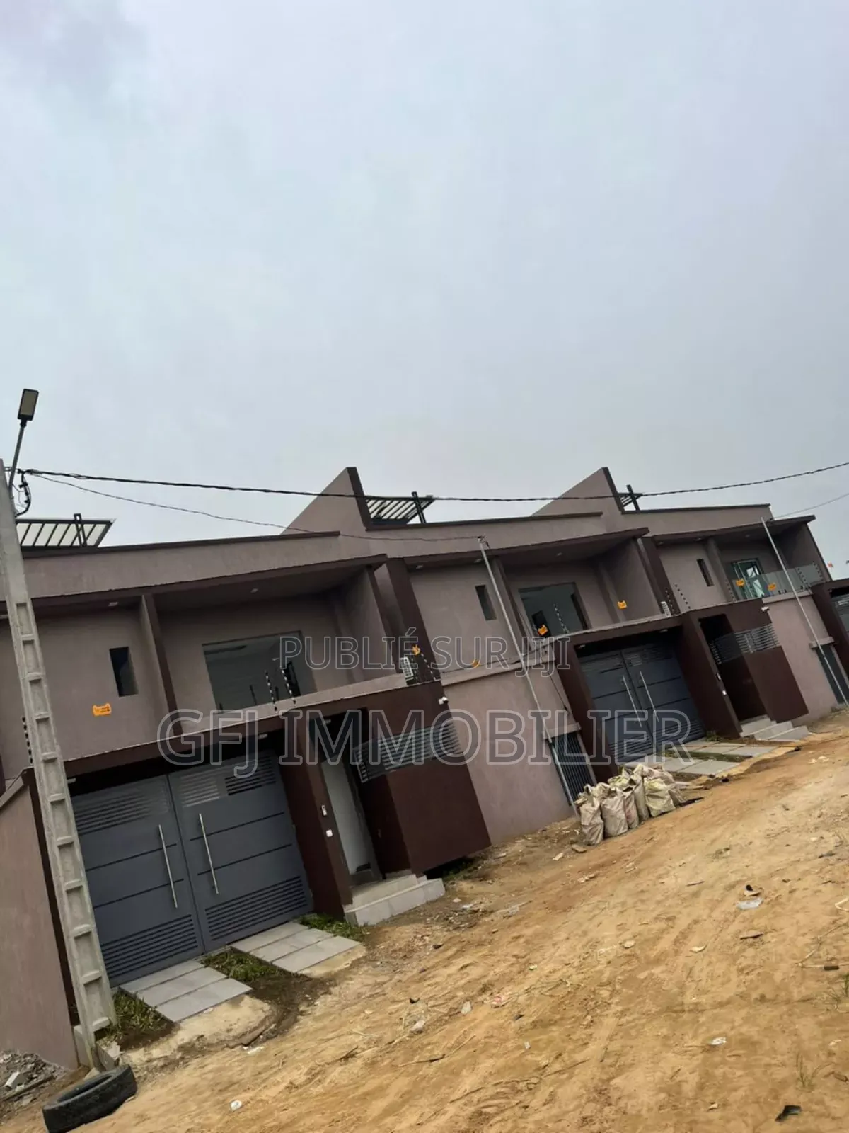 5chbre Duplex dans G.F.J Immobilier, Cocody à Vendre