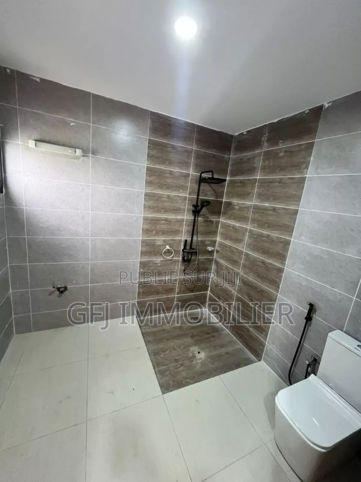 5chbre Duplex dans G.F.J Immobilier, Cocody à Vendre