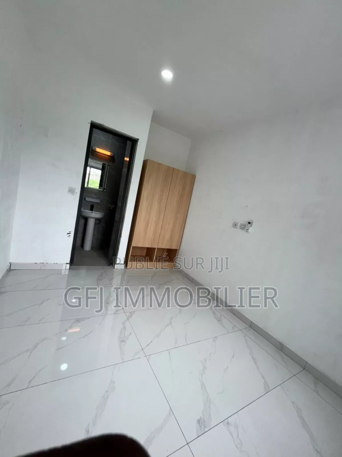 5chbre Duplex dans G.F.J Immobilier, Cocody à Vendre