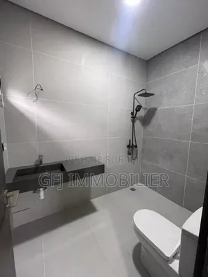 4chbre Villa dans G.F.J Immobilier, Cocody à Vendre