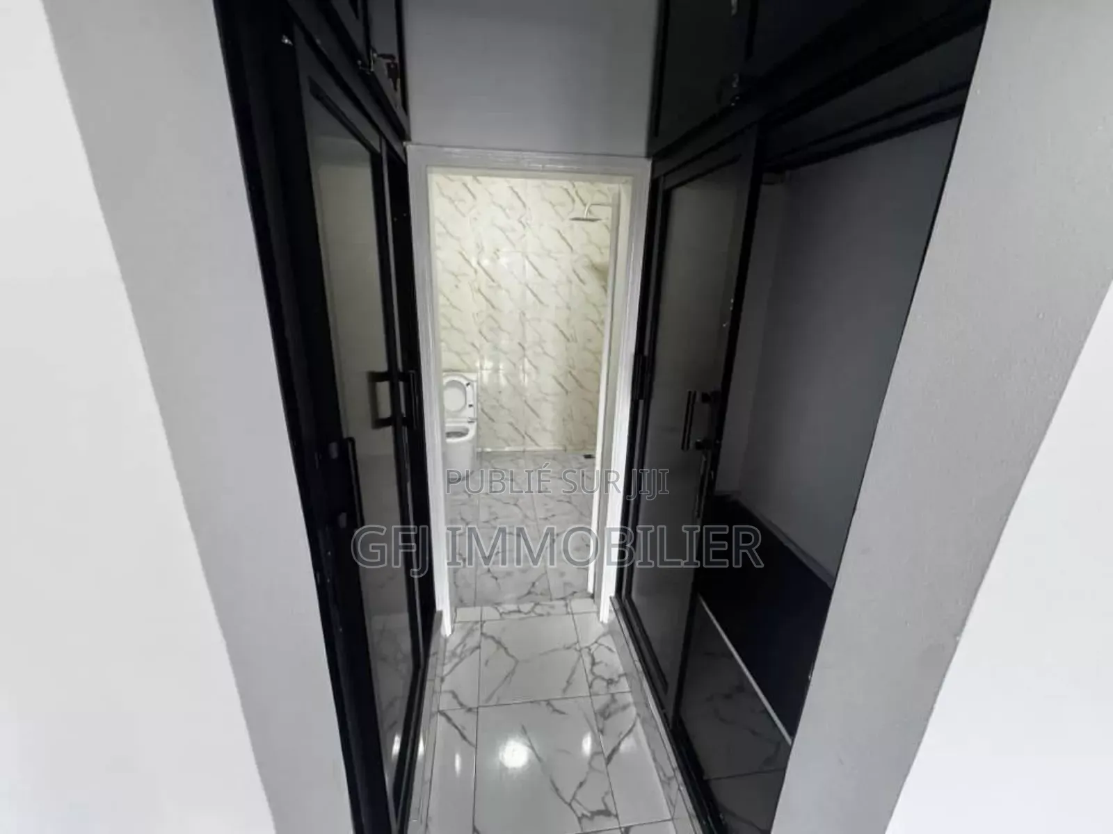 4chbre Villa dans G.F.J Immobilier, Cocody à Vendre