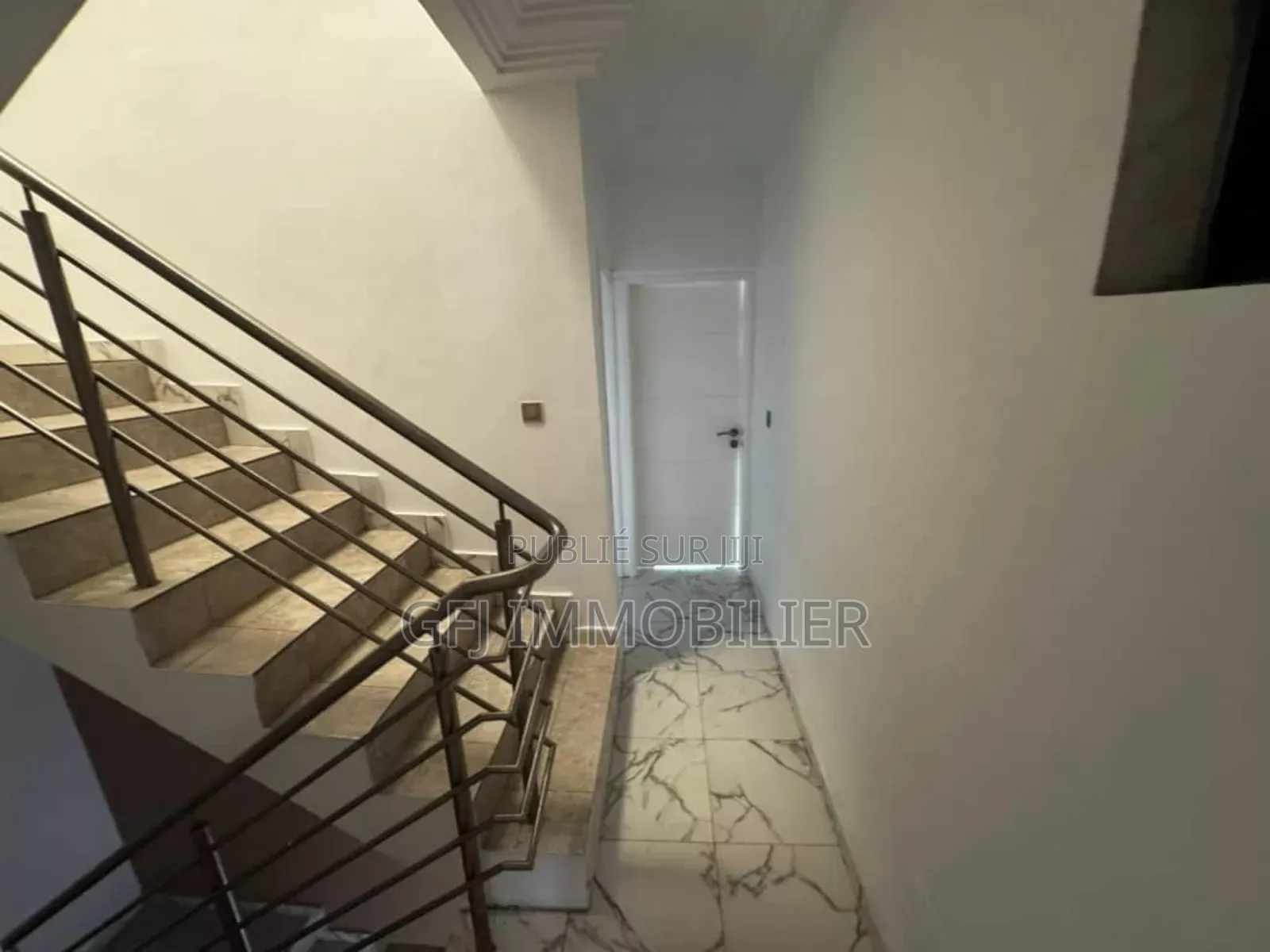 4chbre Villa dans G.F.J Immobilier, Cocody à Vendre