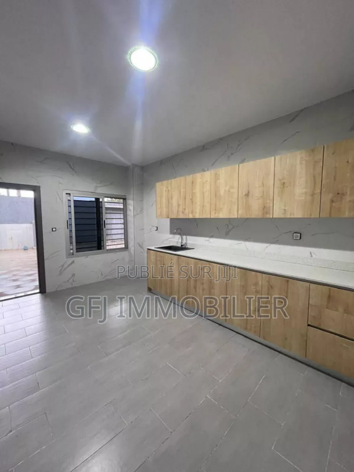 4chbre Villa dans G.F.J Immobilier, Cocody à Vendre