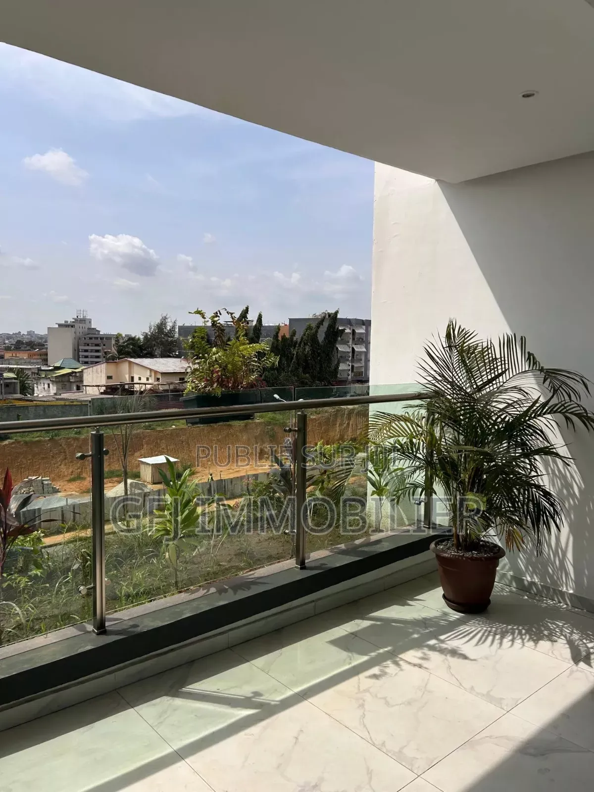 4chbre Appartement dans G.F.J Immobilier, Cocody à Vendre
