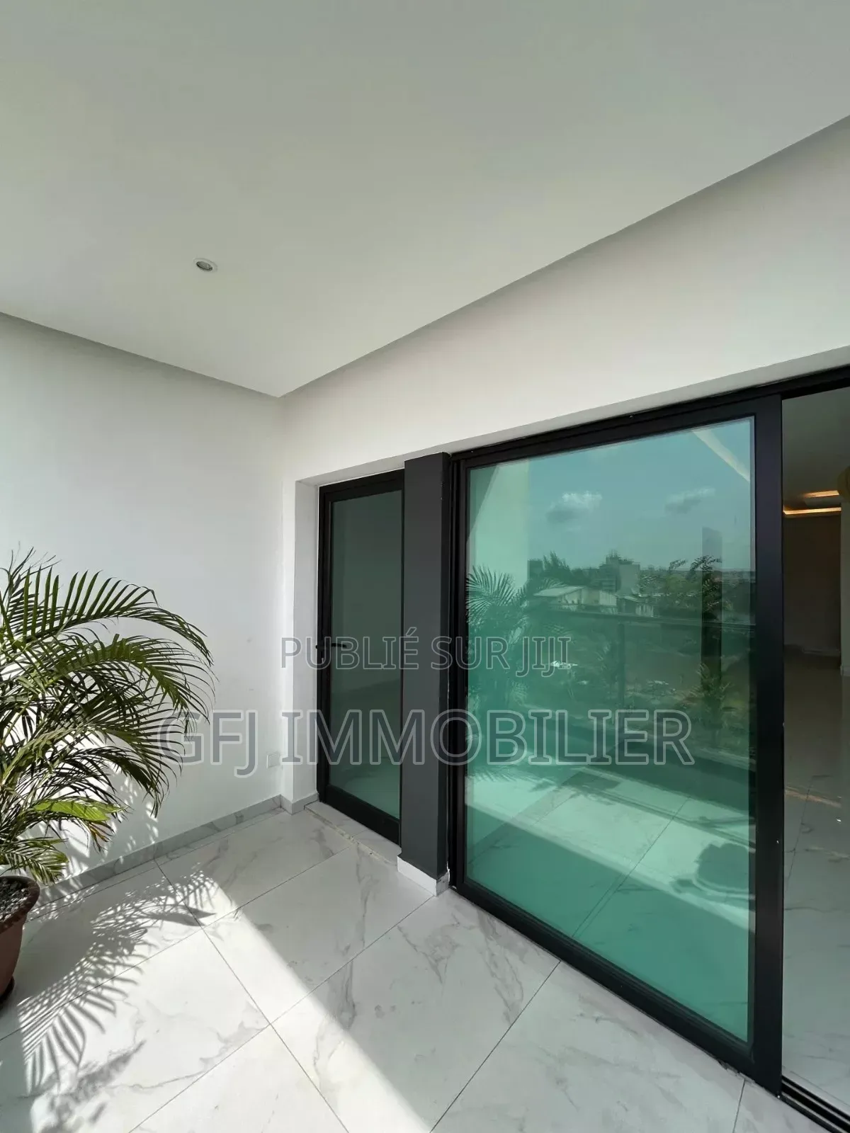 4chbre Appartement dans G.F.J Immobilier, Cocody à Vendre