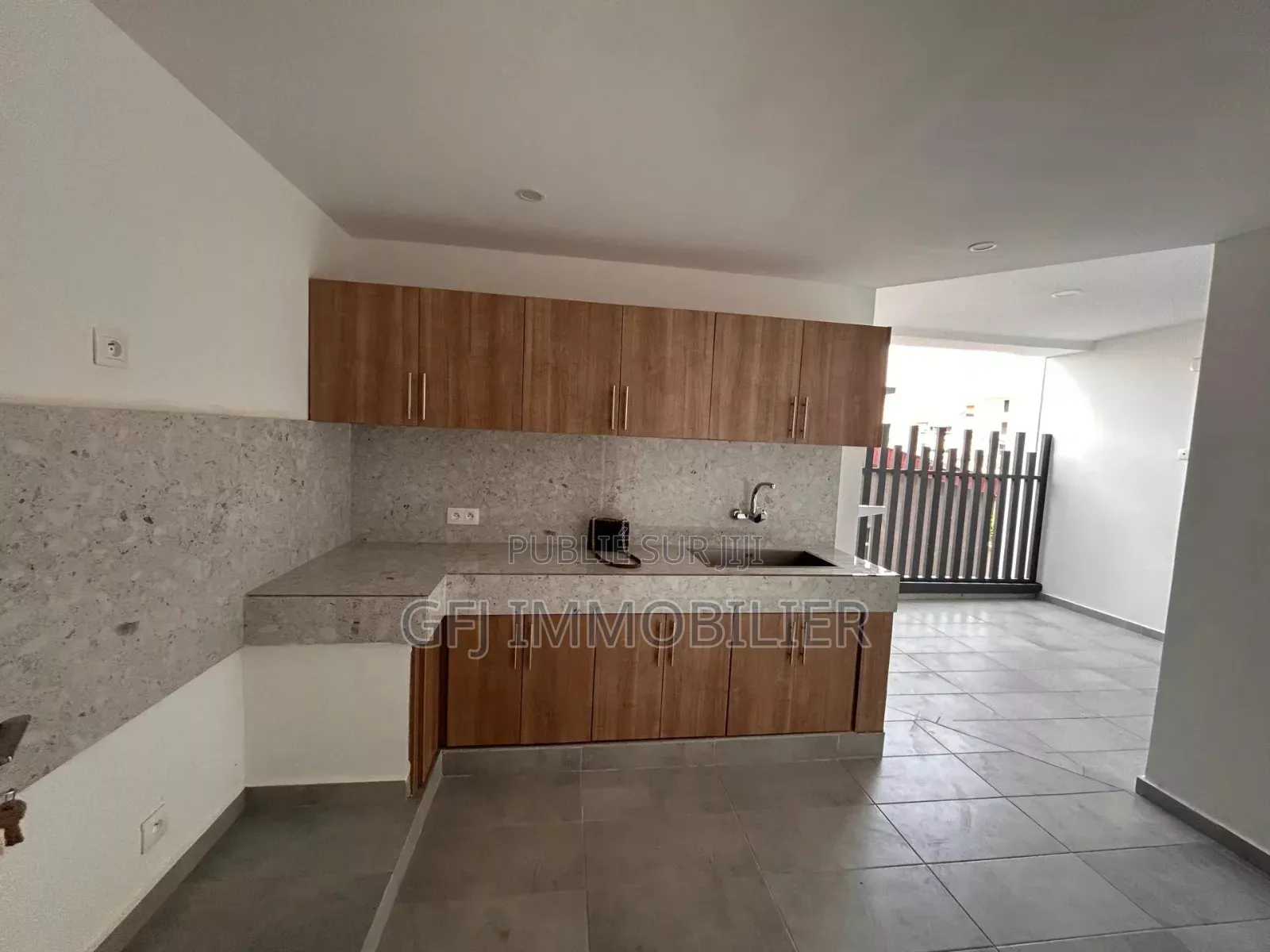 4chbre Appartement dans G.F.J Immobilier, Cocody à Vendre