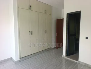 7chbre Villa dans G.F.J Immobilier, Cocody à Vendre