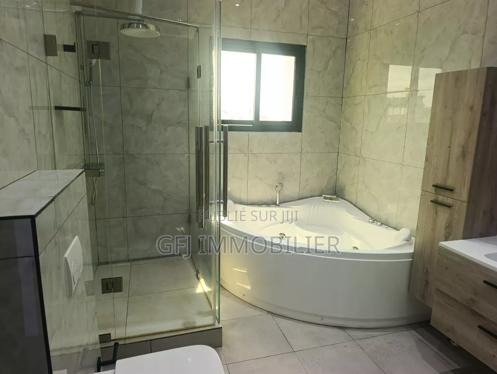 7chbre Villa dans G.F.J Immobilier, Cocody à Vendre