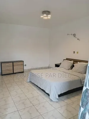 3chbre Appartement dans Cocody à Vendre