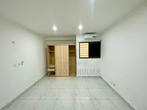 2chbre Appartement dans G.F.J Immobilier, Cocody à Vendre