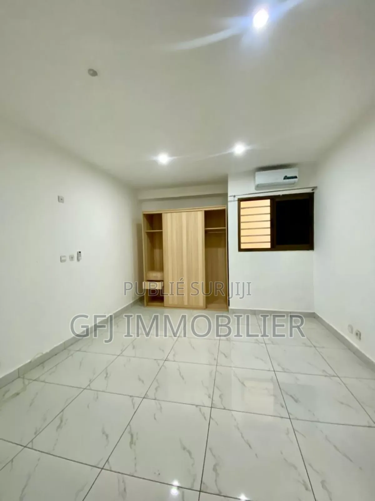 2chbre Appartement dans G.F.J Immobilier, Cocody à Vendre