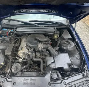 BMW 318i 2000 Bleu