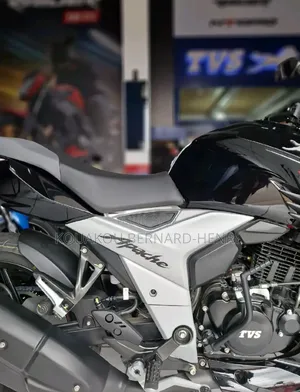 Nouveau TVS Apache 180 RTR 2026 Noir