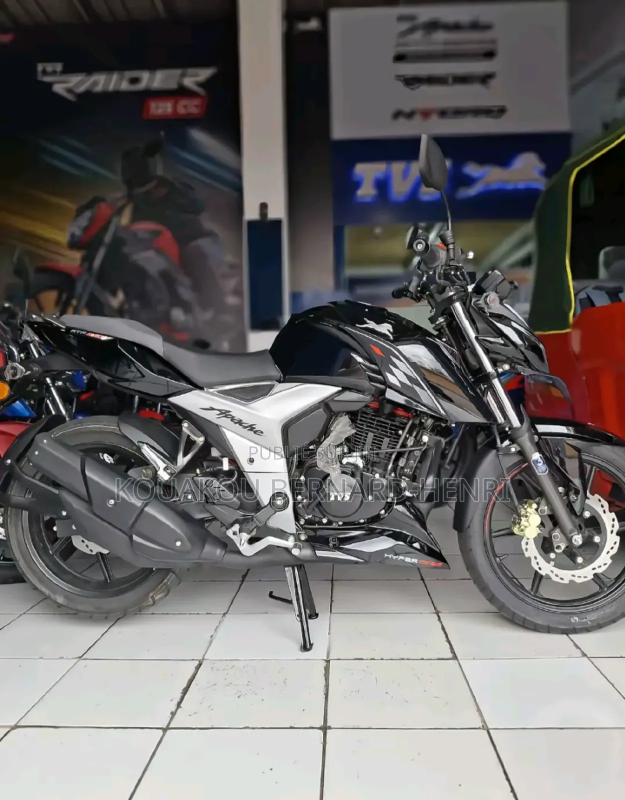 Nouveau TVS Apache 180 RTR 2026 Noir