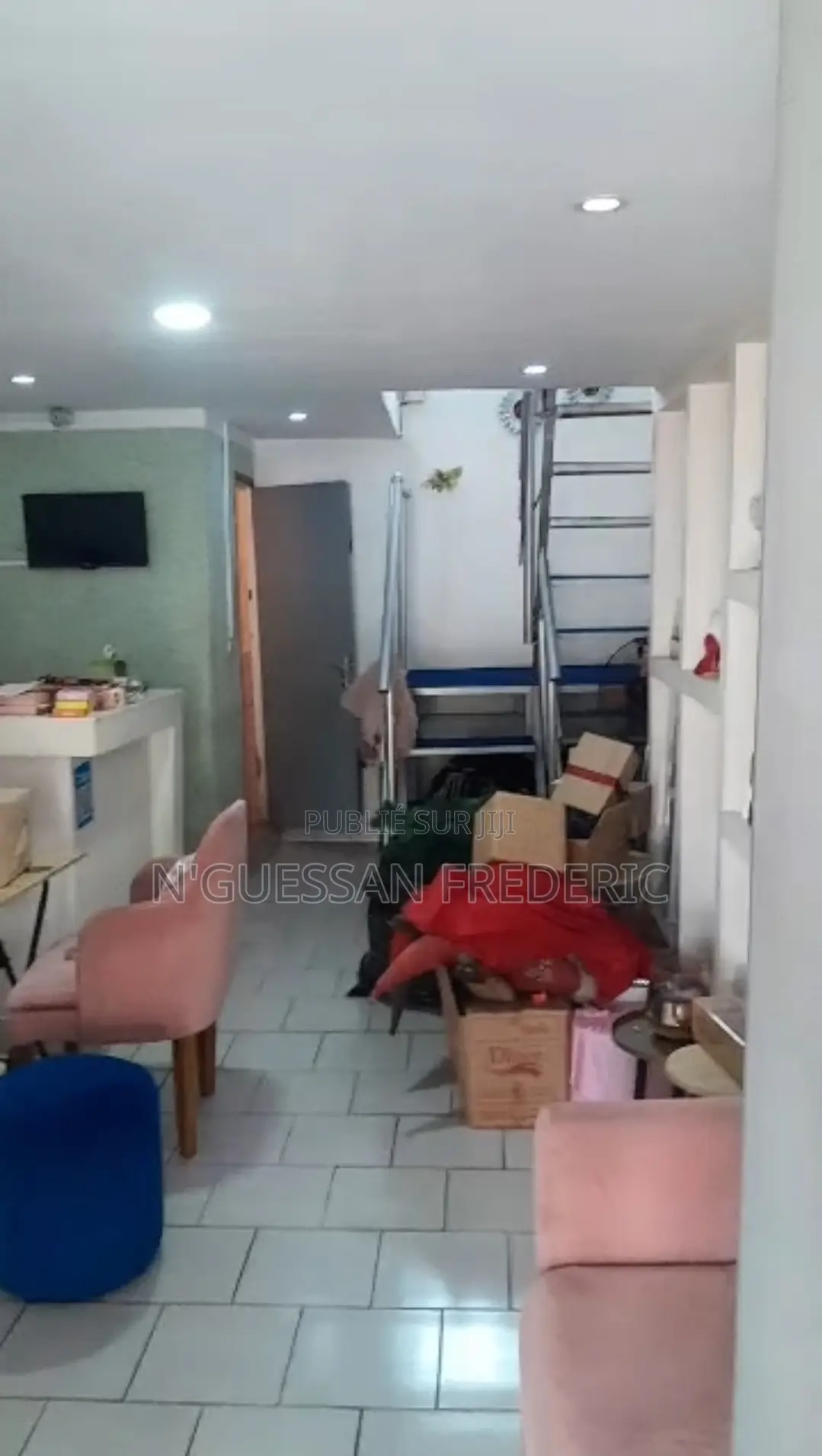 Magasin en Mezzanine Avec Toilette À Céder À Marcory Ste Thérèse