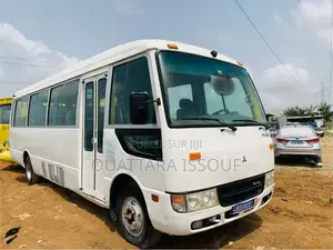 Mitsubishi Fuso Canter 2017 Blanc