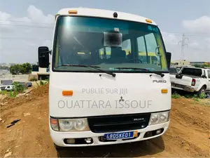 Mitsubishi Fuso Canter 2017 Blanc