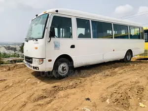 Mitsubishi Fuso Canter 2017 Blanc