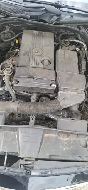 Mercedes-Benz E200 2011 Noir