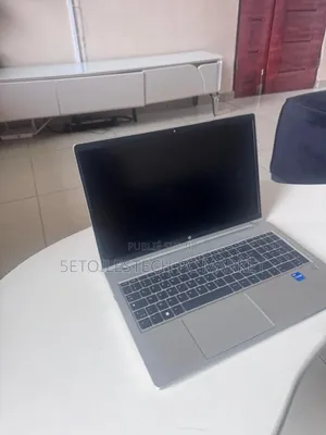 Nouveau HP ProBook 440 G10 8GB Intel Core i7 SSD 512GB