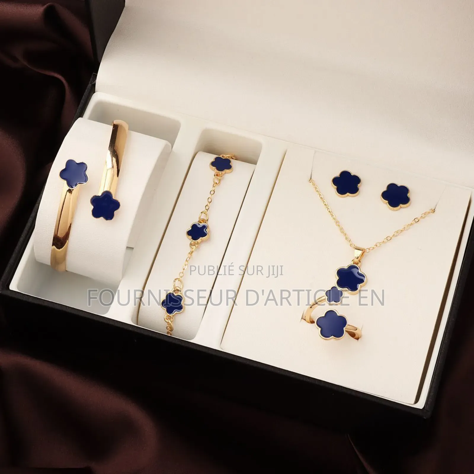 Motif Floral Délicat Et Simple, Vendu Uniquement En Gros