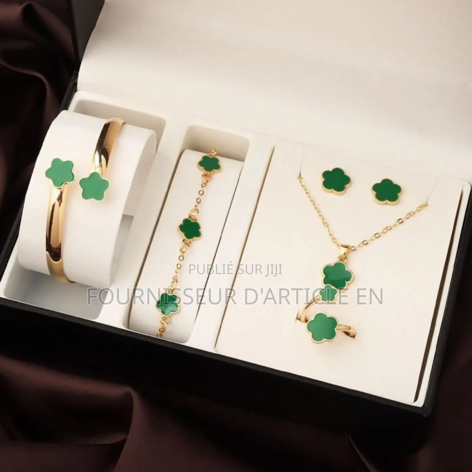 Motif Floral Délicat Et Simple, Vendu Uniquement En Gros