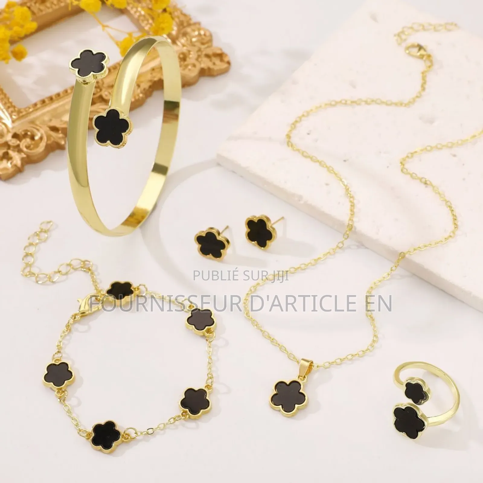 Motif Floral Délicat Et Simple, Vendu Uniquement En Gros