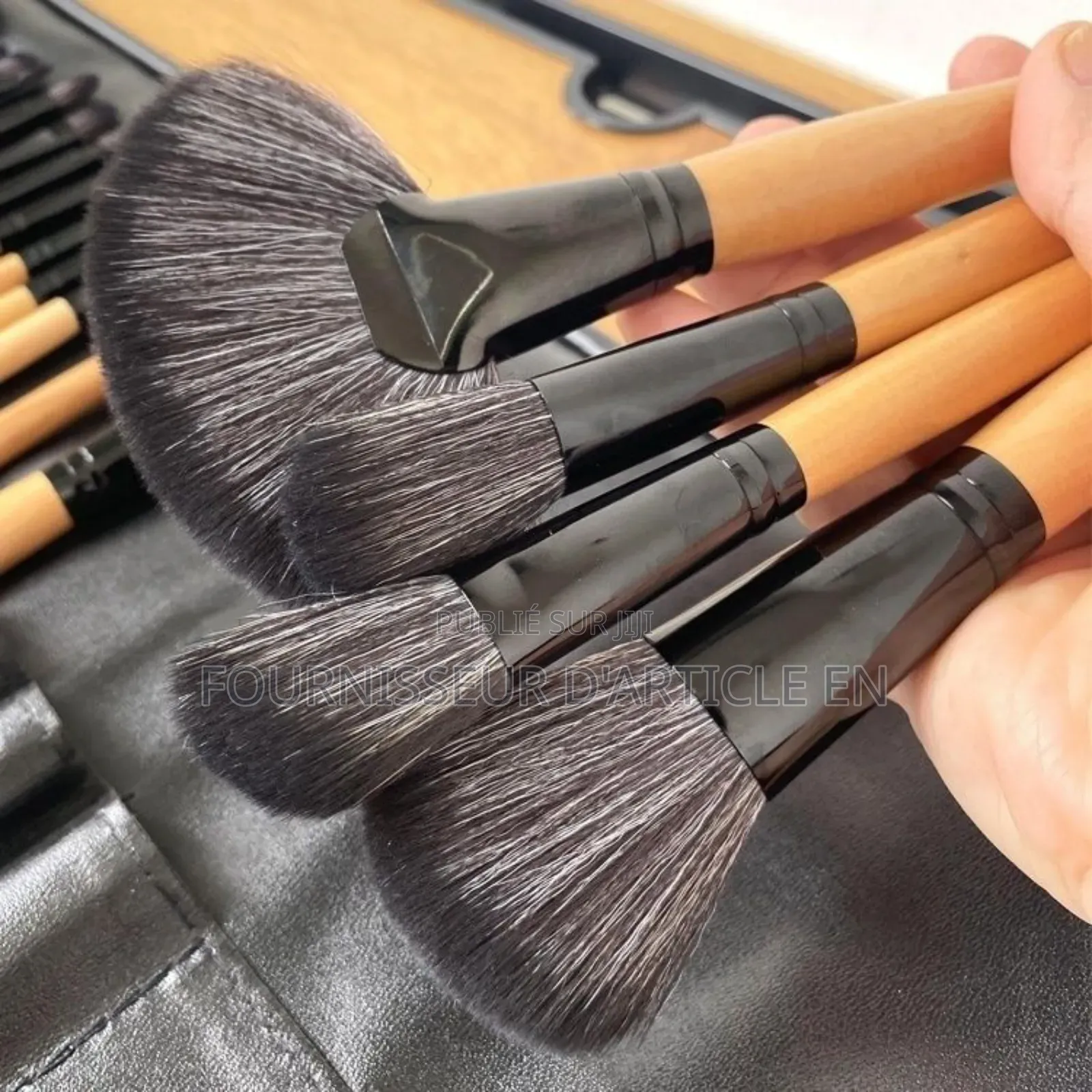 Ensemble De 32 Pinceaux De Maquillage, Vendu Uniquement En Gros.