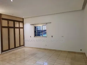 5chbre Duplex dans Duplex 8 Pièces À La, Cocody à Vendre