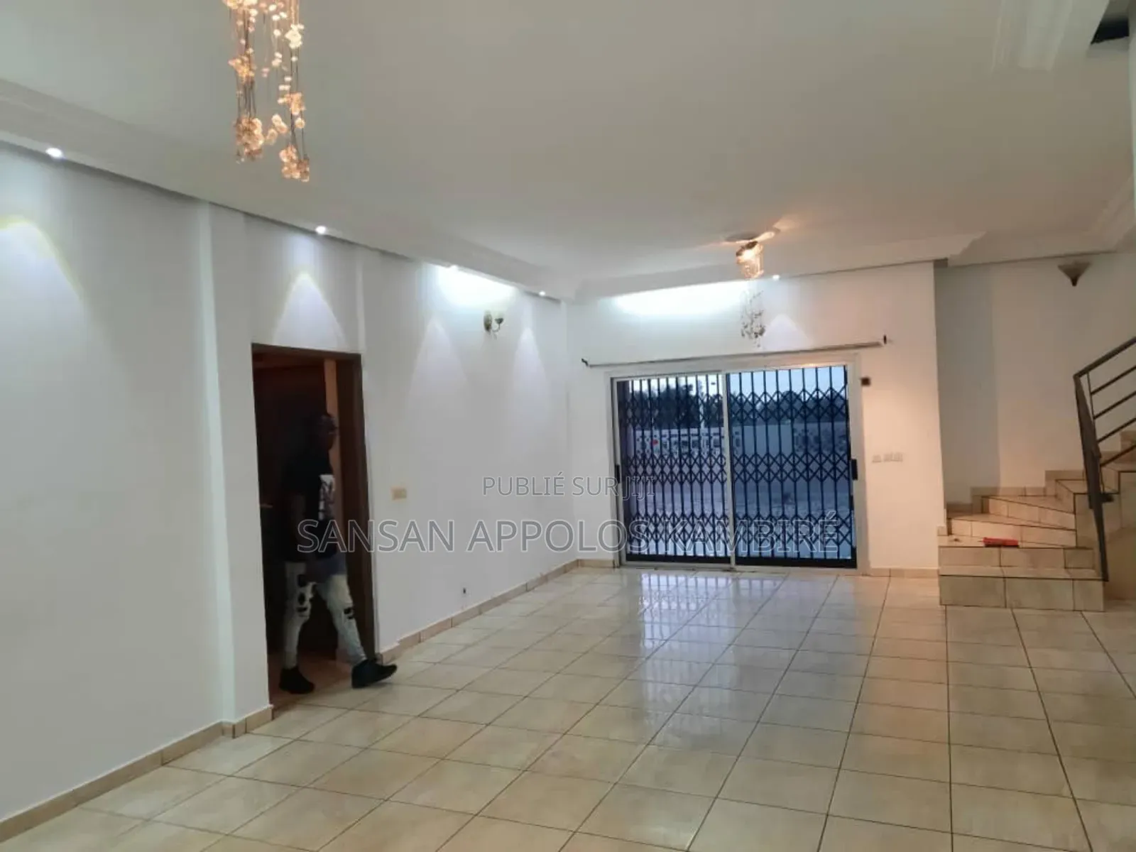 5chbre Duplex dans Duplex 8 Pièces À La, Cocody à Vendre