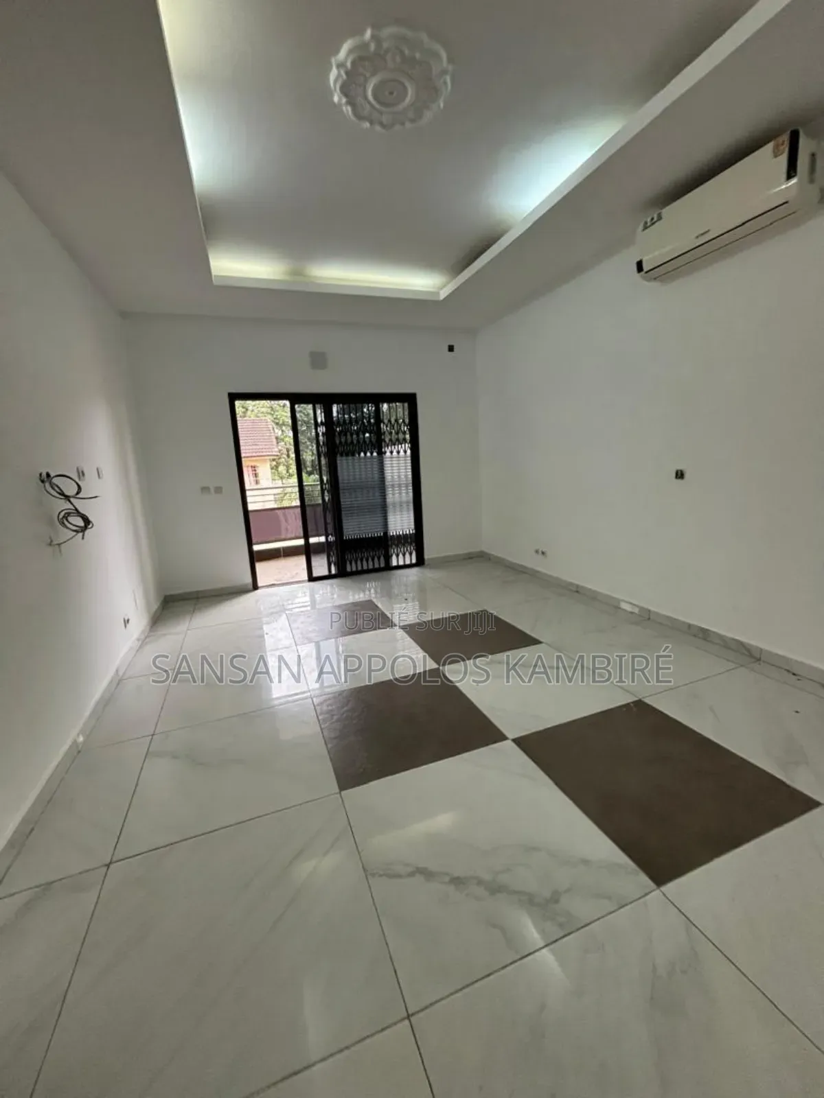 5chbre Duplex dans Duplex 8 Pièces À La, Cocody à Vendre